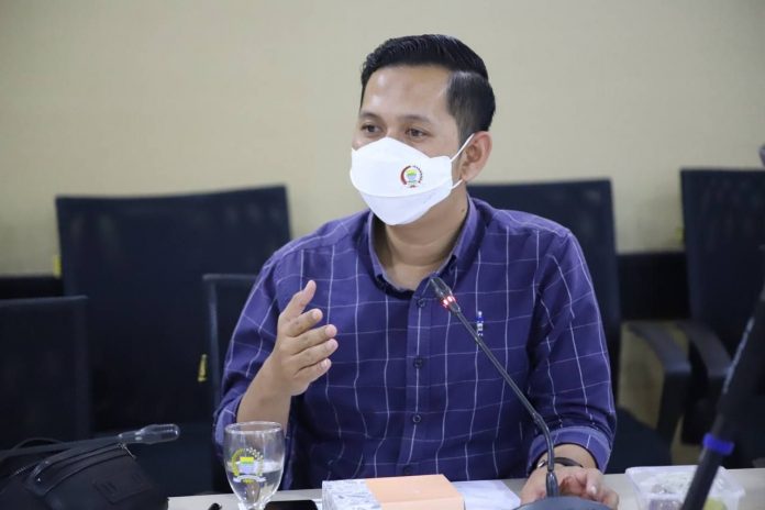 saat menjadi narasumber Talkshow Obrolan Plus Solusi OPSI di Radio PR FM
