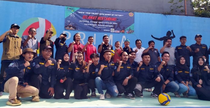 Ketua DPRD Kota Bandung, H. Tedy Rusmawan, A.T., M.M., menghadiri Bandung Volley Ball Competition Karang Taruna Cipamokolan, di Kawasan Rancasari, Kota Bandung, Sabtu (03/09/2022). *Permana/Humpro DPRD Kota Bandung