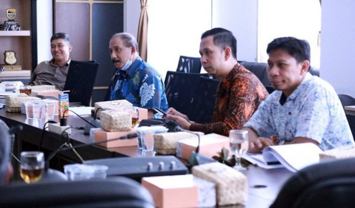 DPRD Kota Bandung Melaksanakan Rapat Kerja Terkait Raperda Tentang Pelayanan Pemakaman Umum