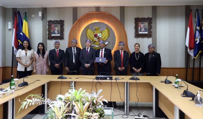 Pimpinan dan Anggota DPRD Kota Bandung Menyambut Hangat Kunjungan Perdana Dubes Inggris