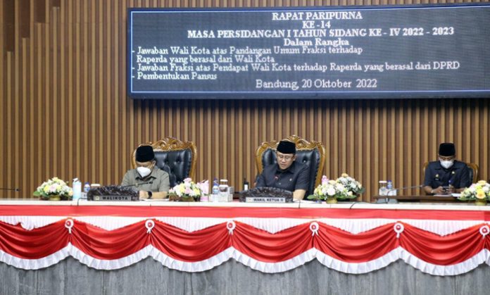 Rapat Paripurna DPRD Kota Bandung Umumkan Pimpinan dan Anggota Pansus 4 Raperda