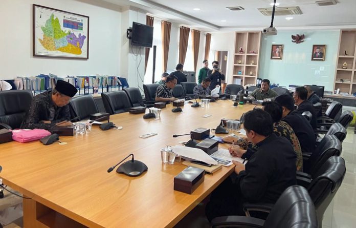 Pansus Raperda DPRD Kota Bandung Penyertaan Tanah PT BII Bahas Pasal Peralihan