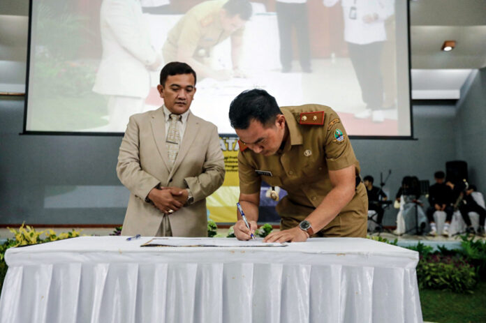 Dedi Supandi Resmi Serahkan Jabatan Kadisdik Jabar Kepada Wahyu Mijaya Pada Acara Sertijab