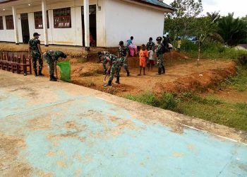 Satgas Yonif 623 Ajak Anak Sekolah Budayakan Peduli Lingkungan