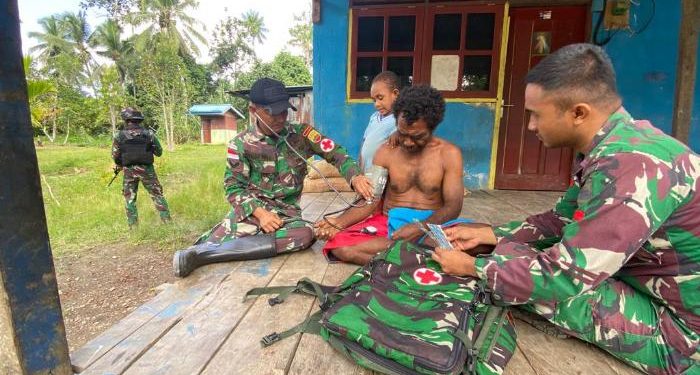 Satgas Yonif 122/TS Gelar Pelayanan Kesehatan Gratis di Perbatasan Papua