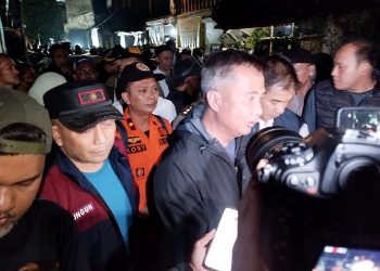 Diskar PB Kota Bandung Berhasil Menutup Pipa PDAM yang Meledak di Cibangkong