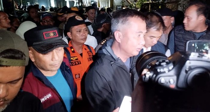 Diskar PB Kota Bandung Berhasil Menutup Pipa PDAM yang Meledak di Cibangkong