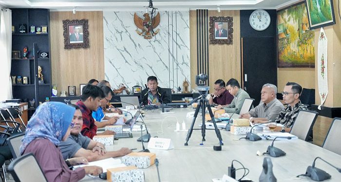 Pansus 8 Gelar Rapat Kerja Pembahasan Pasal per Pasal Raperda tentang Penyelenggaraan Keolahragaan Hingga Pasal Terakhir