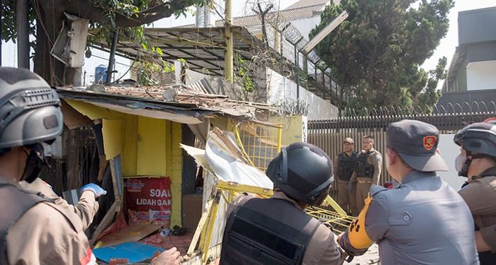 Langgar Aturan, Satpol PP Tertibkan 7 Kios Bangunan Liar di Jalan Soekarno-Hatta Depan RM Ampera Astanaanyar