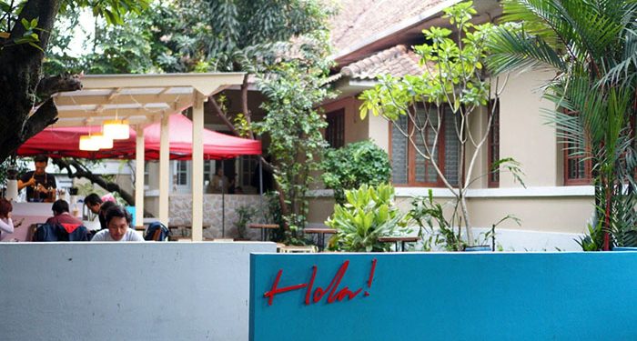 Datang Aja ke Hola Koffie di Jalan Braga, Nongkrong Ngopi Sambil Melukis