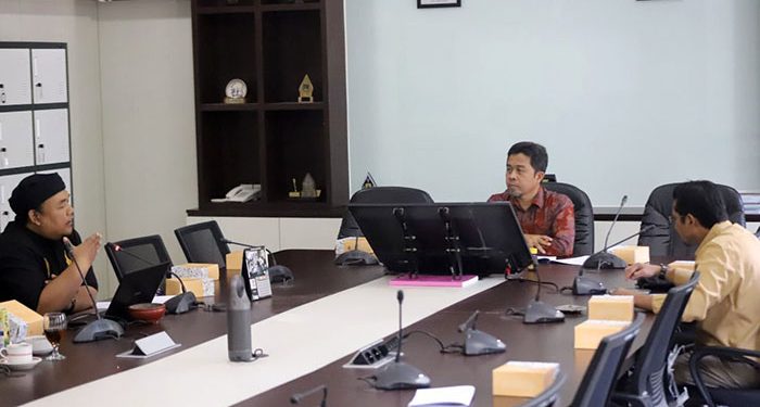 Paskibar Laskar Kiansatang Audiensi  dengan Komisi A DPRD Kota Bandung Terkait Persoalan Reklame