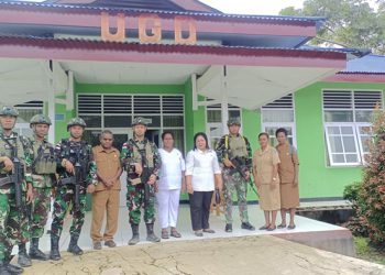 Satgas Yonif 762/VYS, Lakukan Anjangsana ke Puskesmas Kumurkek