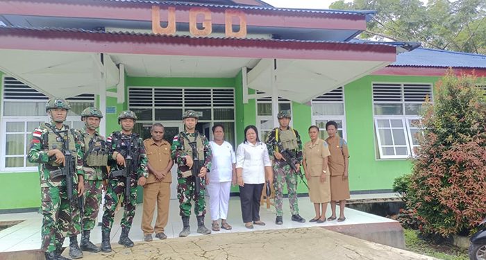 Satgas Yonif 762/VYS, Lakukan Anjangsana ke Puskesmas Kumurkek