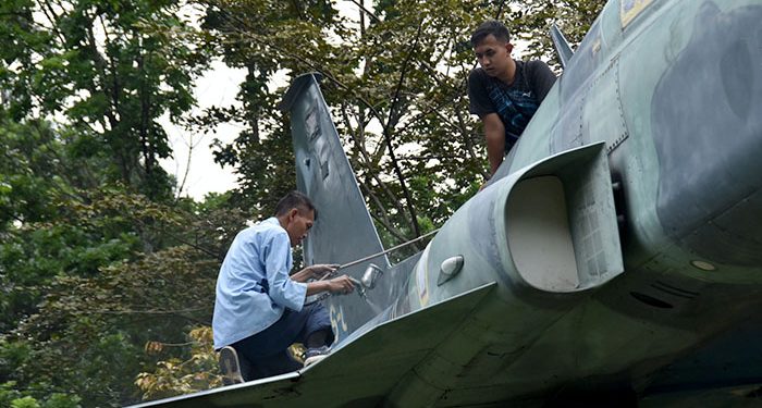 Jelang HUT ke-73 Koopsud I, Lanud Husein Sastranegara Percantik Tugu Pesawat F5 Tiger