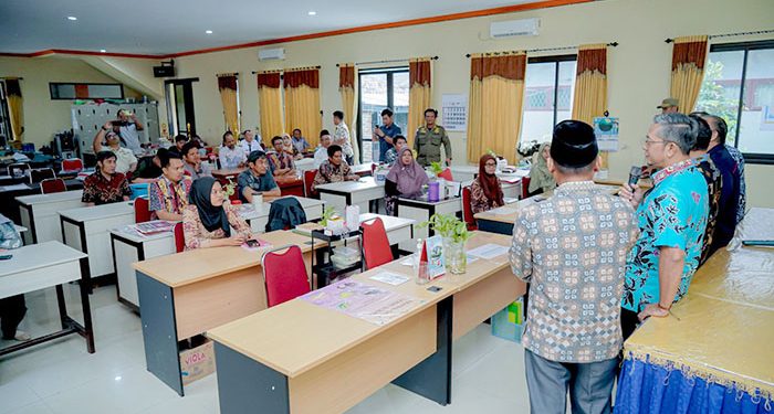 Plh Kadisdik Jabar Monitoring Evaluasi PPDB Tahap 2 SMAN 1 Palimanan dan SMAN 1 Cirebon