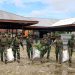 Rosita Satgas TNI Bangkitkan Semangat Pedagang Pasar Keyabi