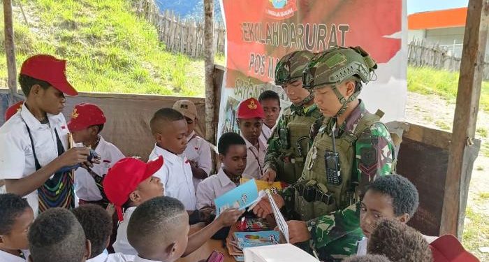 Pengabdian Tanpa Henti Satgas Yonif 323 Untuk Anak-Anak Pedalaman Papua