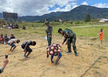 Semarakkan HUT RI Ke-79, Ksatria Yonif 323 Buaya Putih Gelar Lomba dan Makan Bersama