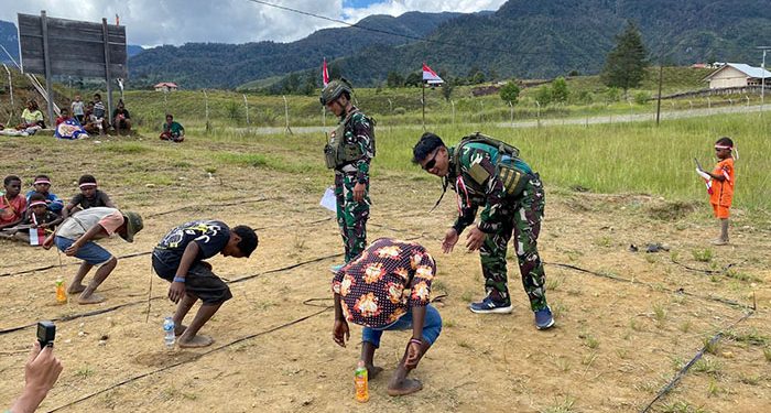 Semarakkan HUT RI Ke-79, Ksatria Yonif 323 Buaya Putih Gelar Lomba dan Makan Bersama