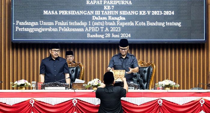 Sampaikan Pandangan Umum, Ini Garis Besar Pandangan Fraksi pada Pertanggungjawaban Pelaksanaan APBD Kota Bandung 2023