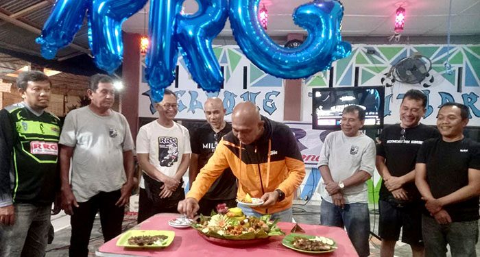 Rayakan HUT RRG Club Indonesia ke-49 Puluahan Anak Yatim Diberi Santunan