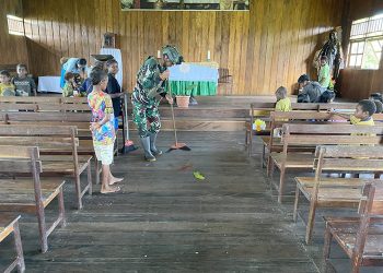 Satgas Habema Bersama Masyarakat Peduli Lingkungan Adakan Pembersihan Gereja Mumugu
