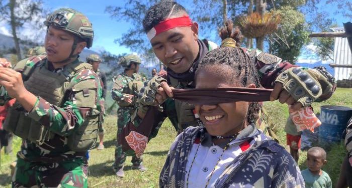 Ksatria Buaya Putih Berikan Kebahagiaan Bagi Masyarakat Pedalaman Papua