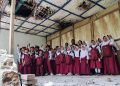 EIGER Salurkan Puluhan Tas untuk Siswa Sekolah Terpencil di Kabupaten Bandung Barat