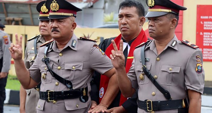 Hans Silalahi dan Ramses Butarbutar Ucapkan Selamat kepada Kapolsek Pagar Merbau IPTU Ronald Sihite