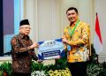Pj. Bupati Batu Bara Terima Penghargaan Kategori Daerah Berkinerja Baik dalam Penghapusan Kemiskinan Ekstrem Tahun 2024