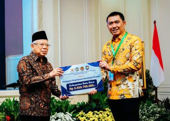 Pj. Bupati Batu Bara Terima Penghargaan Kategori Daerah Berkinerja Baik dalam Penghapusan Kemiskinan Ekstrem Tahun 2024