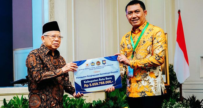 Pj. Bupati Batu Bara Terima Penghargaan Kategori Daerah Berkinerja Baik dalam Penghapusan Kemiskinan Ekstrem Tahun 2024