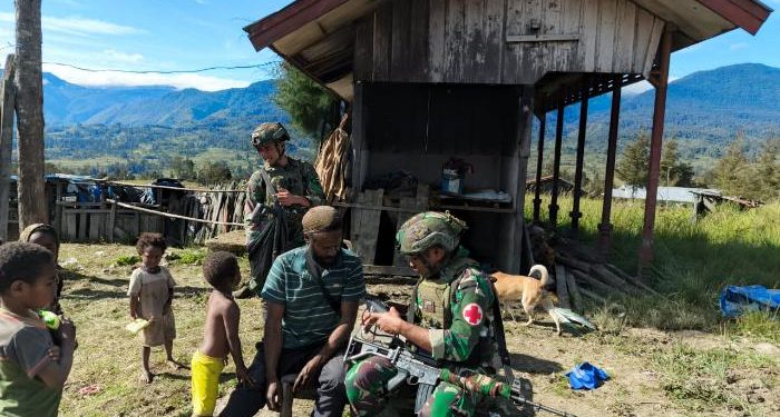 Dengar Keluhan Masyarakat, Satgas Mobile Yonif 323 Laksanakan Komsos