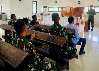 Tingkatkan Keimanan dan Ketaqwaan, Satgas Yonif 131/Braja Sakti Laksanakan Ibadah di Gereja GKI Bersama Masyarakat Papua