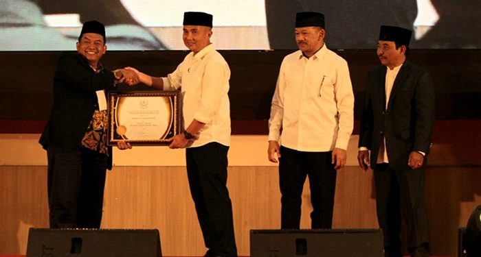 Kado HJKB ke-214, BAZNAS Kota Bandung Persembahkan Juara Umum BAZNAS Jabar Award 2024
