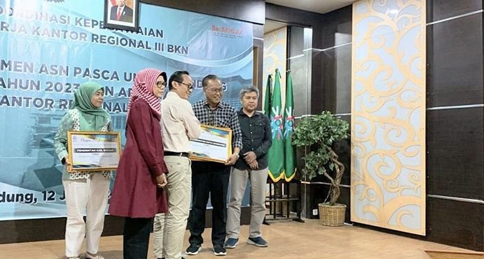 BKPSDM Kota Bandung Raih Tiga Penghargaan Pada Rakor Kepegawaian Kanreg III BKN