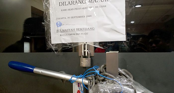 Dewan Pers Usir Hendry Ch Bangun dari Gedung Dewan Pers