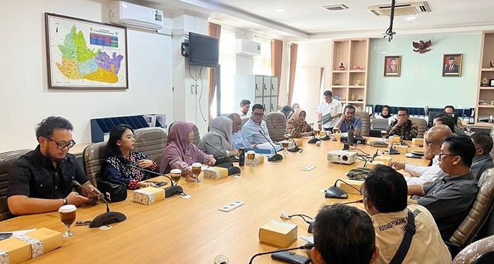 Pedagang Pasar Tradisional Mengadu ke Komisi B