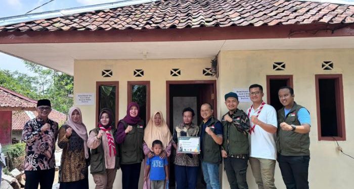 BAZNAS Jabar Bedah Rumah Pak Ayi Yang Hampir Roboh di Kabupaten Purwakarta