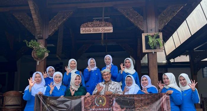 Peringati Hari Batik Nasional, IKWI Jabar Gelar Workshop ‘Membatik’