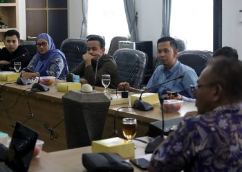 Komisi C DPRD Kota Bandung, Gelar Rapat Konsultasi Terkait Solusi Masalah Sampah Bersama Peneliti Pusat Studi Komunikasi Lingkungan Unpad