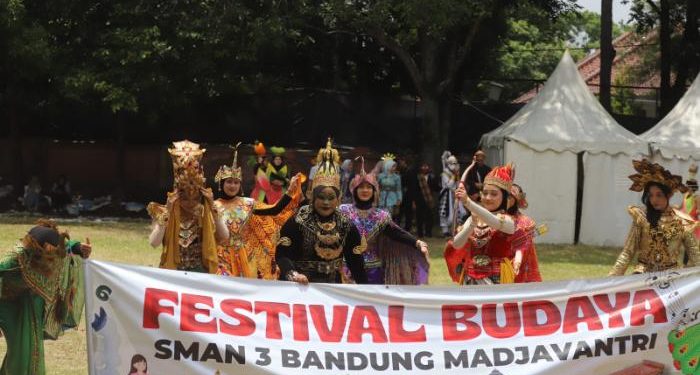 Tanamkan Kecintaan Terhadap Budaya Nusantara, SMAN 3 Bandung Gelar Fesbud “Madjavantri”