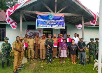 Komsos Satgas Habema Disambut Gembira Aparat Distrik Aifat Selatan