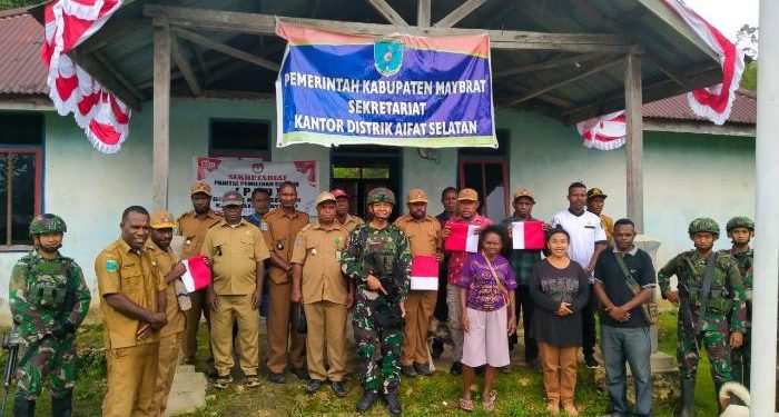 Komsos Satgas Habema Disambut Gembira Aparat Distrik Aifat Selatan