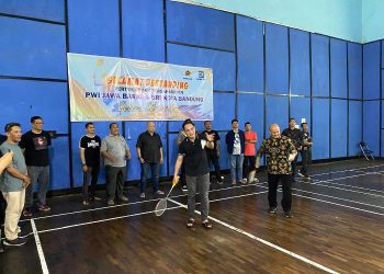 PWI Jabar-BRI Kota Bandung Main Bulu Tangkis Bersama untuk Eratkan Tali Silaturahmi