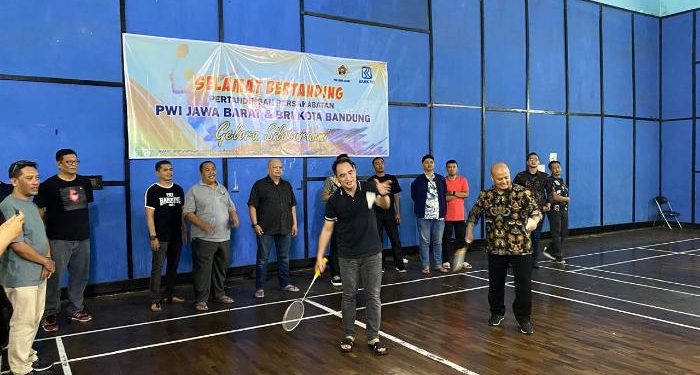 PWI Jabar-BRI Kota Bandung Main Bulu Tangkis Bersama untuk Eratkan Tali Silaturahmi