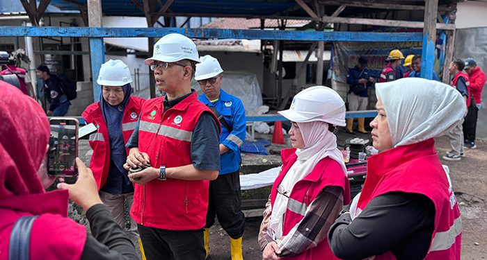 Saluran Pipa Induk PDAM Tritawening Kota Bandung Bocor