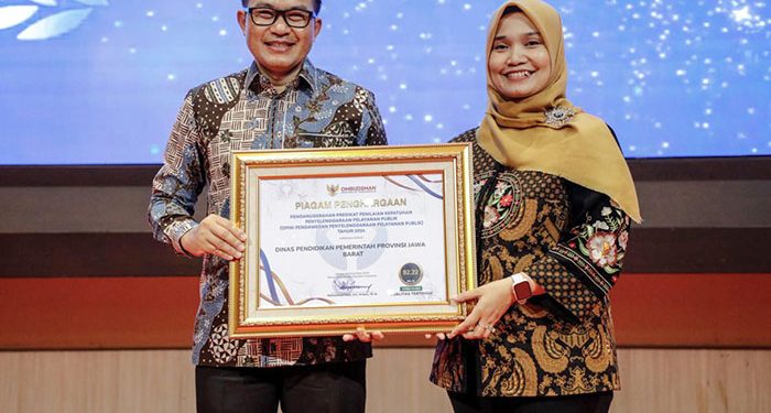 Disdik Jabar Raih Penghargaan Predikat Penilaian Kepatuhan Penyelenggaraan Pelayanan Publik Tahun 2024 dari Ombudsman RI