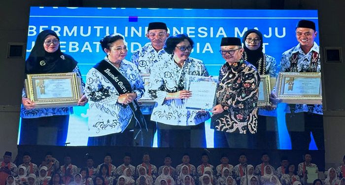 Pengurus PGRI Sumut Hadiri Puncak Peringatan HUT ke-79 PGRI dan HGN 2024