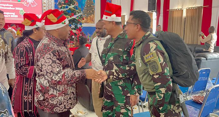 Satgas Yonif 323 Buaya Putih Bersama Forkopimda Ikuti Ibadah Gerbang Natal di Kabupaten Puncak